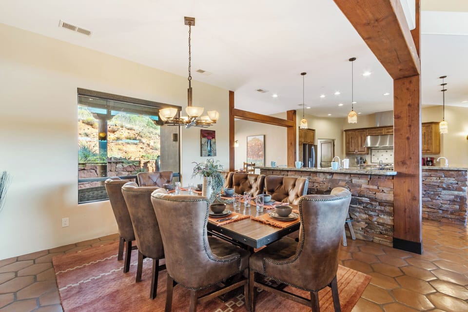 Dining area with seating for 8 and a 2nd island with seating for 3