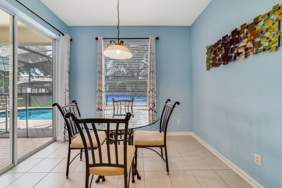 Breakfast nook overlooking pool