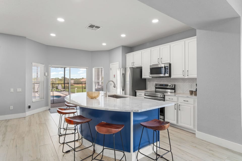 Kitchen w/ bar seating for 6