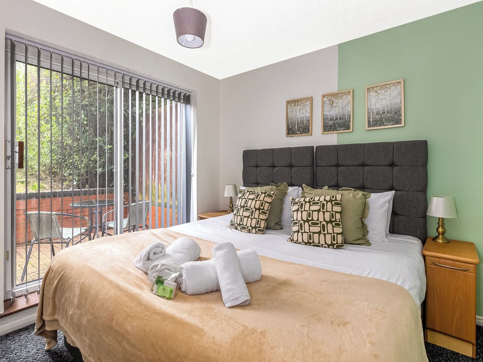 Double bedroom | Tetuan House, Leicester