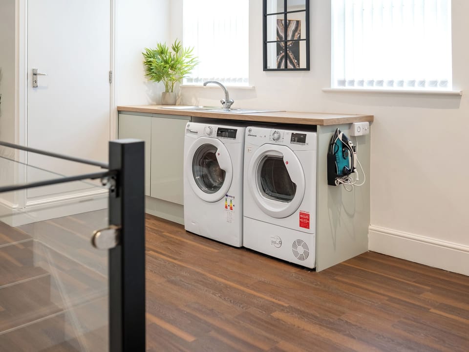 Utility room | Hilltop Apartment 7 - Hilltop Apartments, Earl Shilton