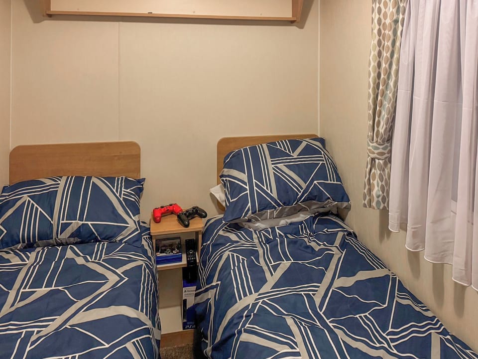 Twin bedroom | Chappie&rsquo;s Caravan, Rhyl