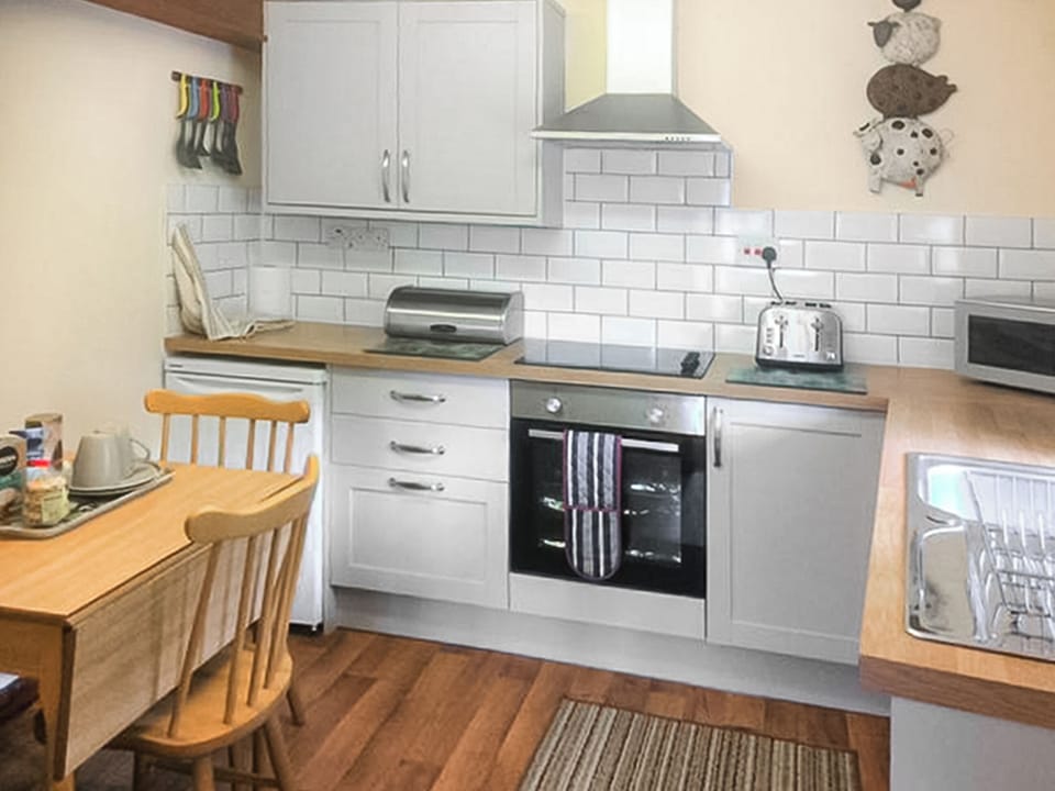 Kitchen/diner | Lower Rheol, Crickadarn, near Brecon