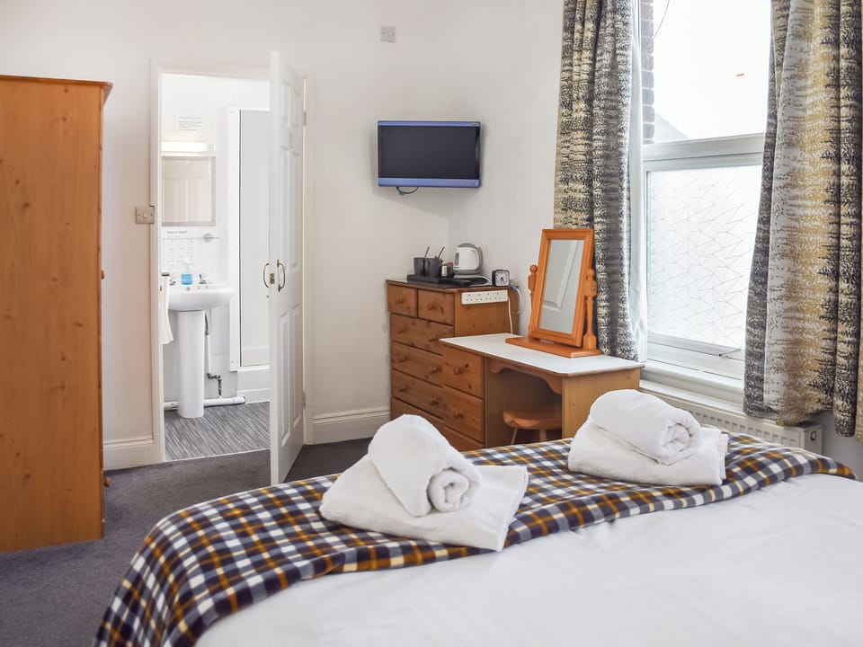 Double bedroom | Sunnydene, Great Yarmouth