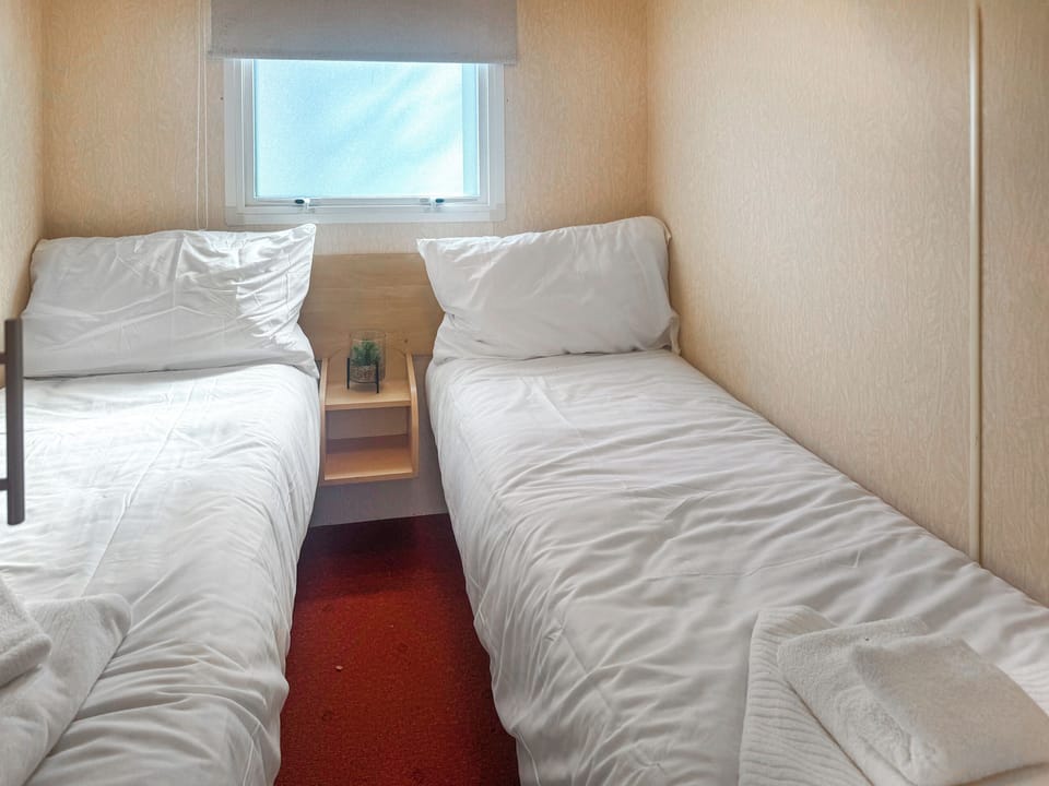 Twin bedroom | Emerald Pines - Lilswood Park, Hexham