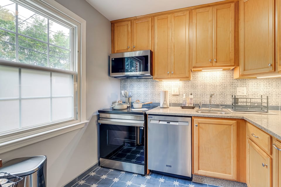 Kitchen | Main Level | Keurig & Drip Coffee Makers | Blender | Cooking Basics