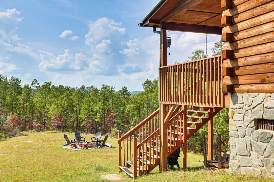 Murphy Vacation Rental | 2BR | 2BA | 1,200 Sq Ft | 4 Steps Required