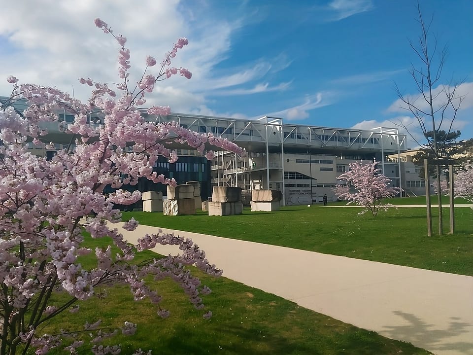 Wander through scenic grounds and breathe in fresh open air.