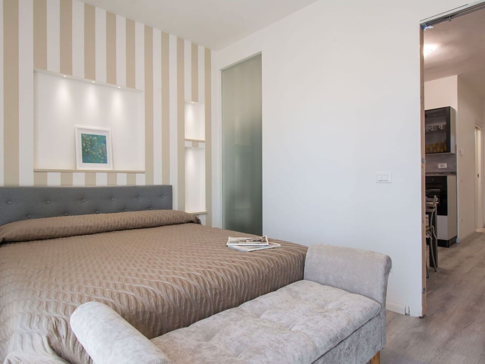 Bed, Furniture, Interior Design, Bedroom, Bedding, Bed Sheet, Wall, Flooring, Floor, Room