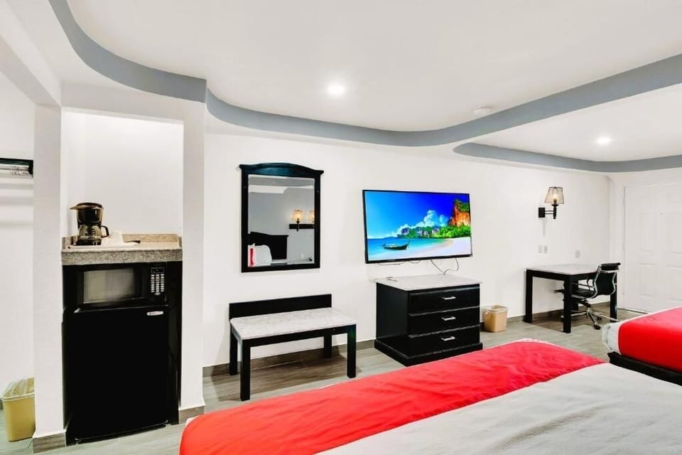 Bedroom with 2 King Beds