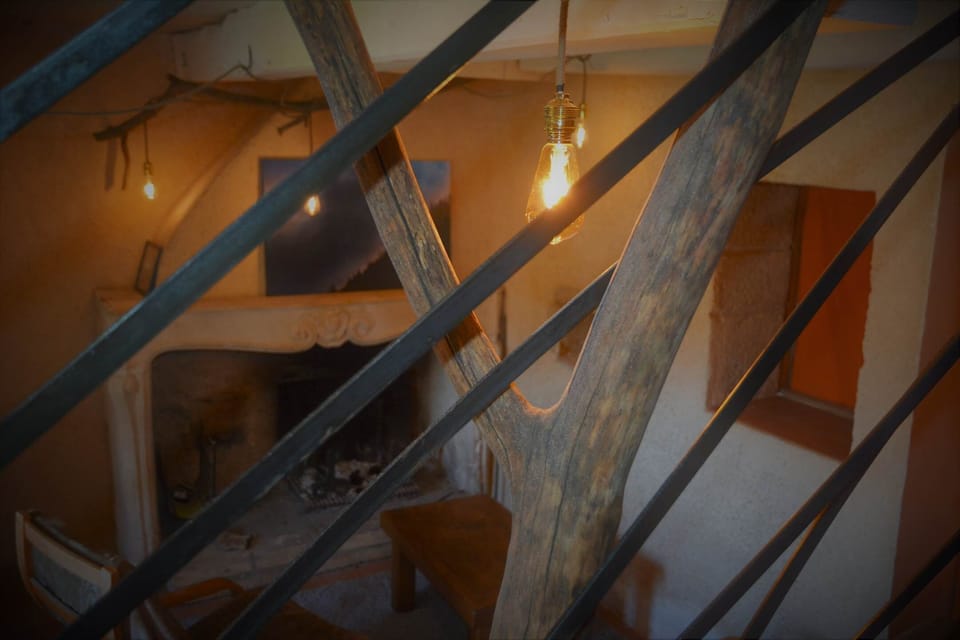 Artisanat et auto-construction donne tout son charme au gîte de l'Atelier de l'Arbre-Lune