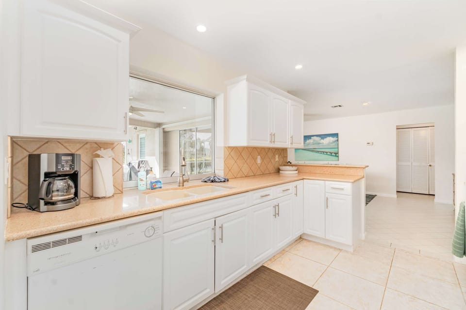 Modern kitchen with window to back patio/pool, full pot coffee pot
