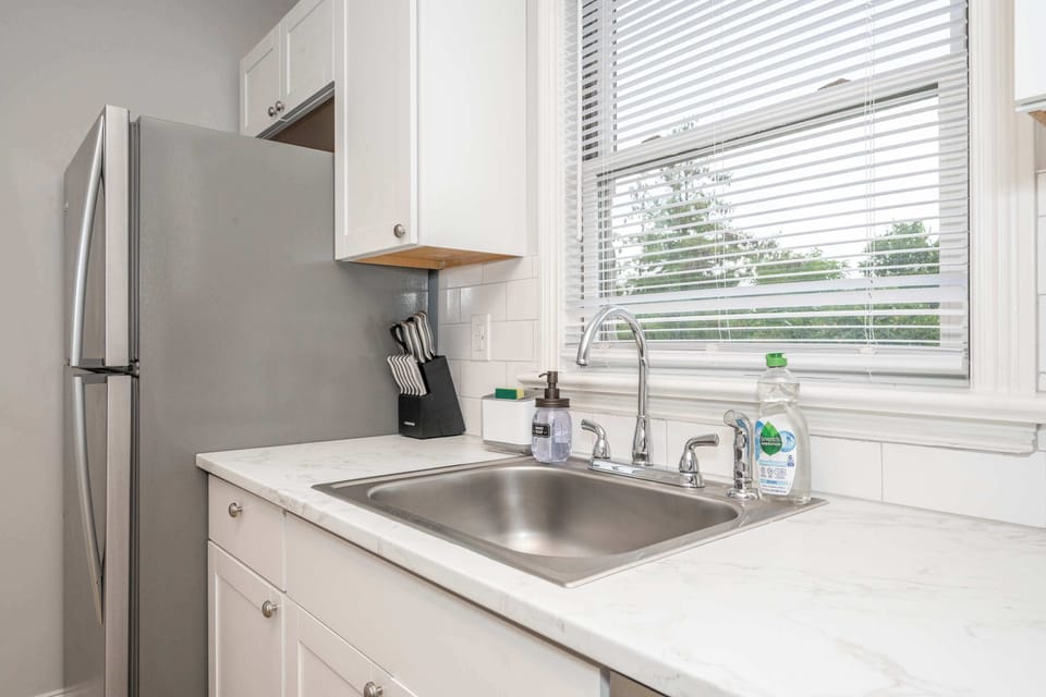 The open dine-in kitchen is well equipped for an unforgettable getaway​