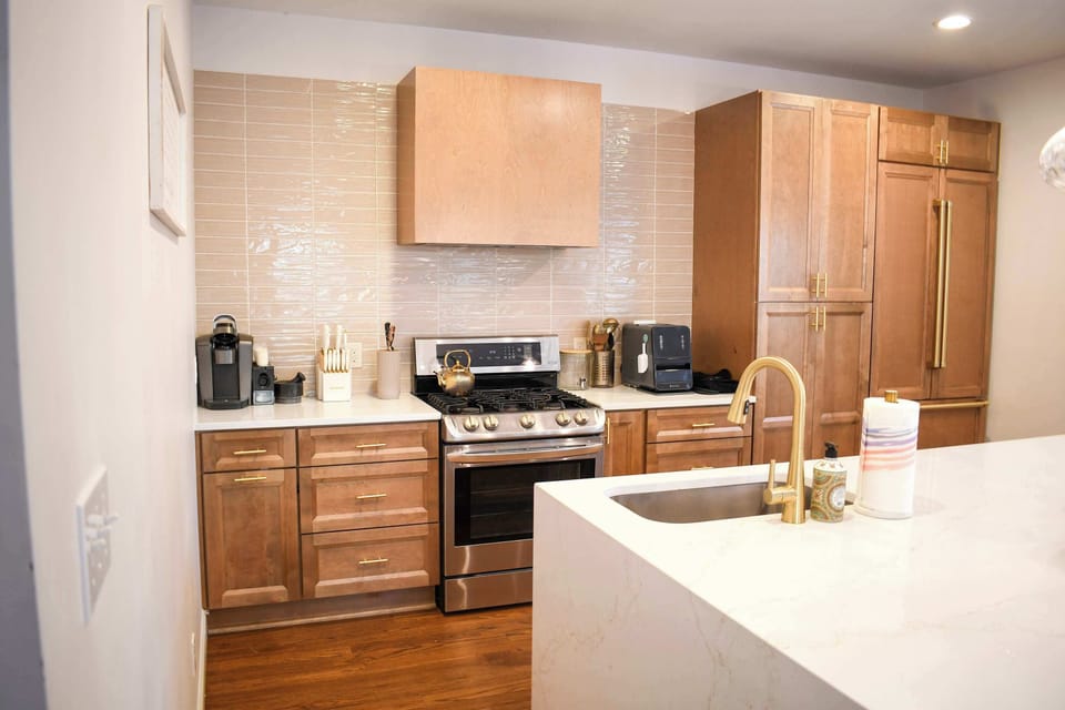 “Fully equipped kitchen — ideal for group meals and long stays.”
