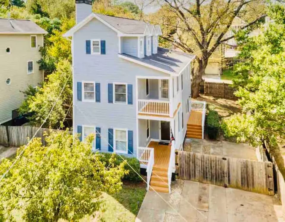 “Spacious 5BR Atlanta retreat — perfect for 12 guests near Mercedes-Benz Stadium.”