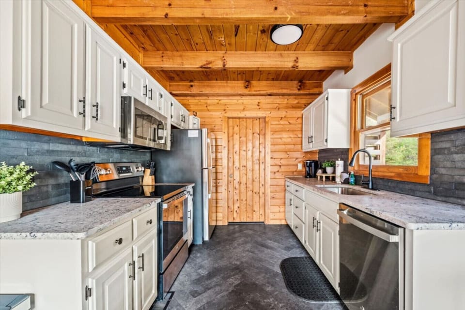 This spacious kitchen blends rustic charm and modern design, giving you everything you need for family meals, coffee breaks, and relaxed nights in.