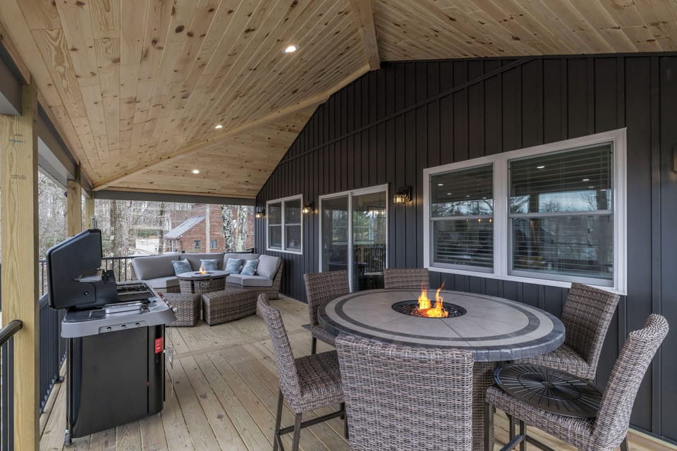 Patio/Balcony/Out door seating with two fireplaces and BBQ 