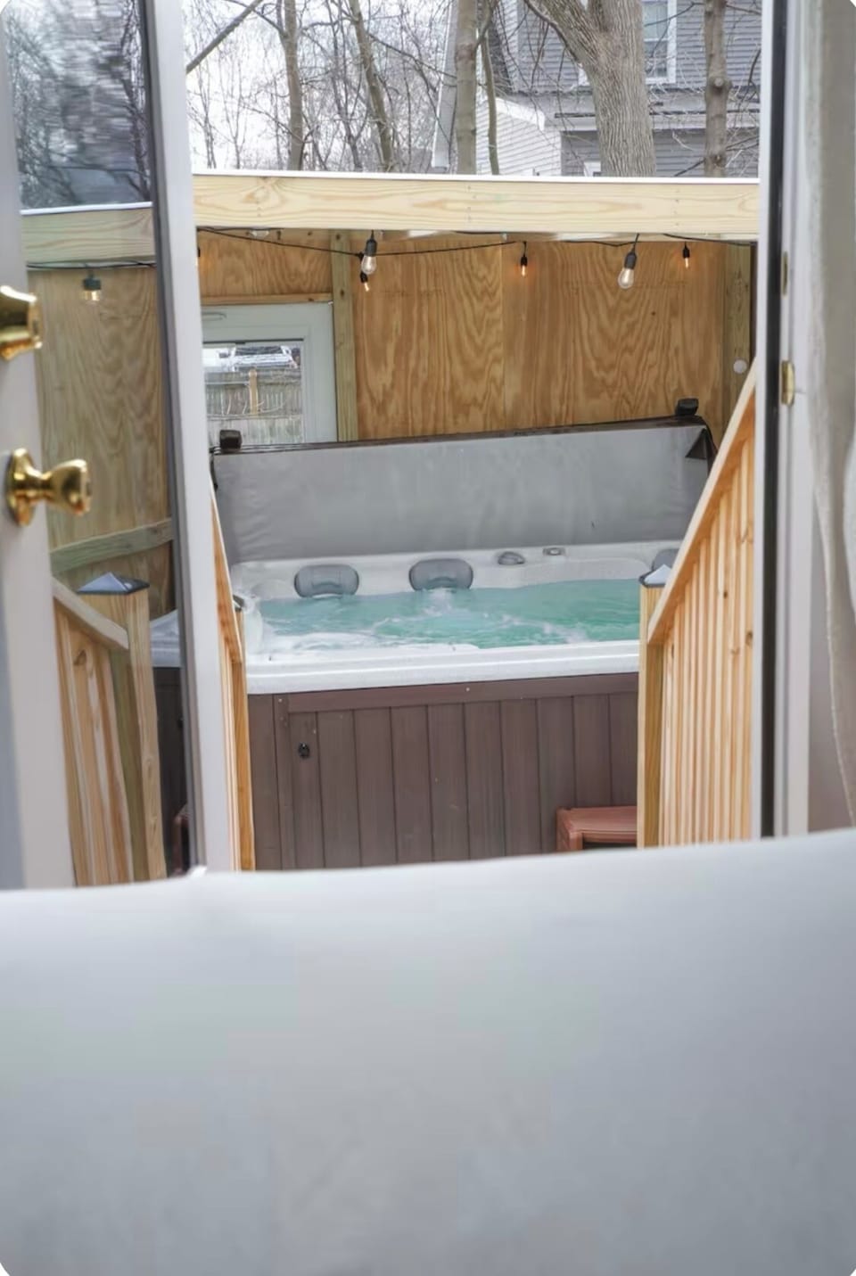 Outdoor spa tub