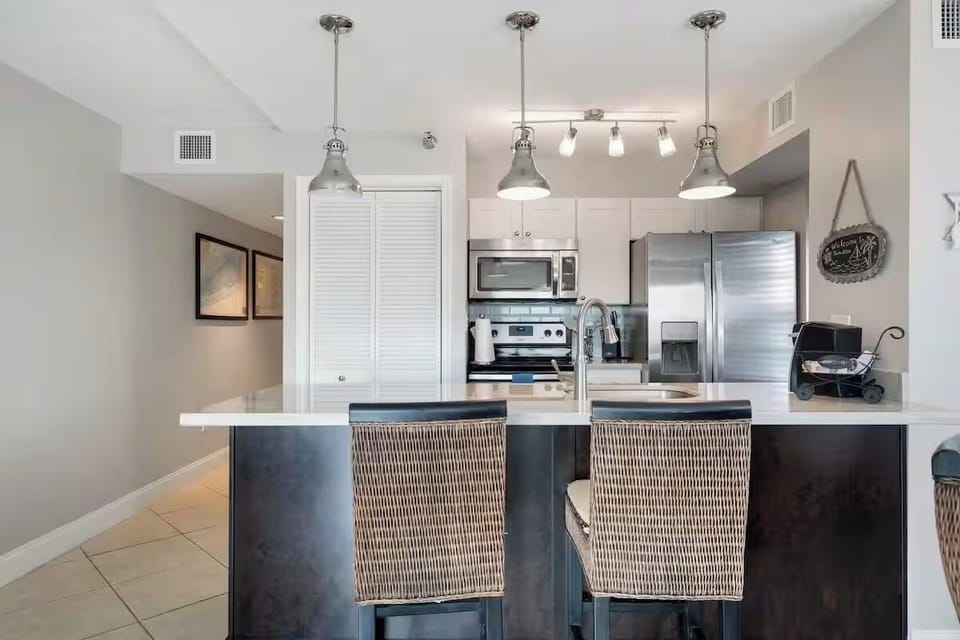 [Kitchen] Fully stocked & equipped