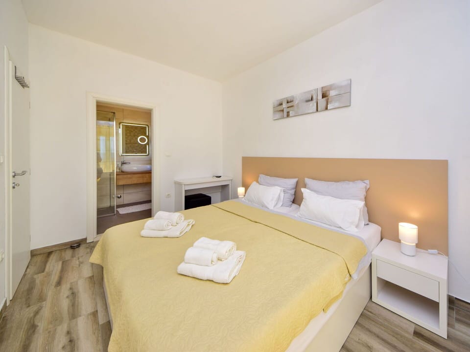 Apartment, Bedroom, Bed, Bed Frame, Hotel, Pillow, Bedding