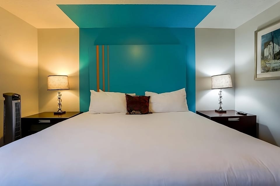 Unit with King and Queen size bed. Exact unit will be assigned upon arrival. Views, colors and decor may vary.