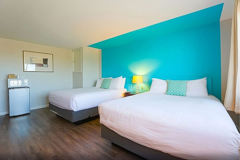 Unit with 2 Queen size beds. Exact unit will be assigned upon arrival. Views, colors and decor may vary.