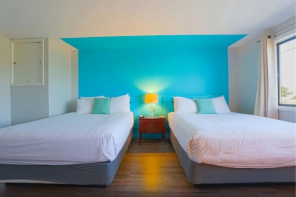 Unit with 2 Queen size beds. Exact unit will be assigned upon arrival. Views, colors and decor may vary.