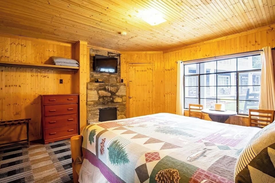 Bedroom. Interior and views may vary based on location and availability