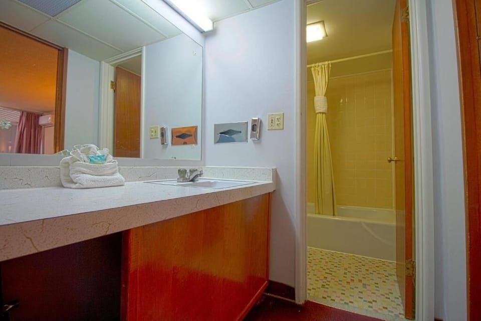 Refresh your morning routine with a bright vanity and clean tub.