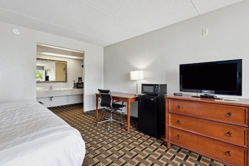 Spread out and enjoy a practical layout for easy stays