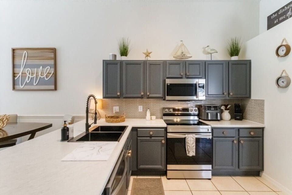 Full kitchen with breakfast bar, fridge freezer, oven, hob, microwave, dishwasher and coffee bar. 