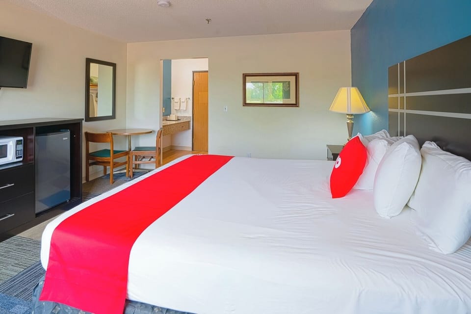 Stretch out on crisp linens with an easy, open layout.