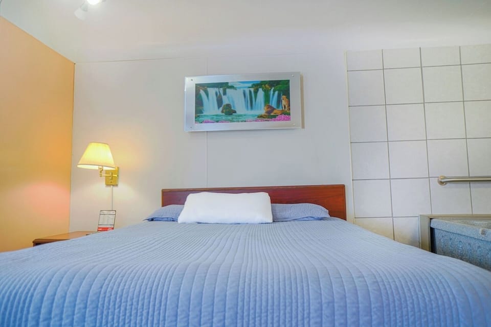Unit with Queen Bed and Jetted Tub