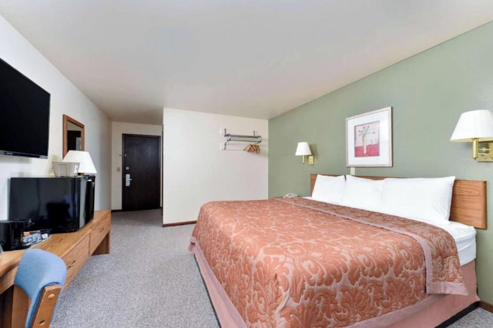 Stretch out comfortably with an open layout and easy entry.