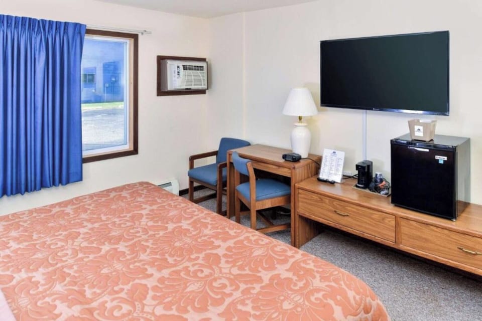 Plan your day at the desk with TV nearby.