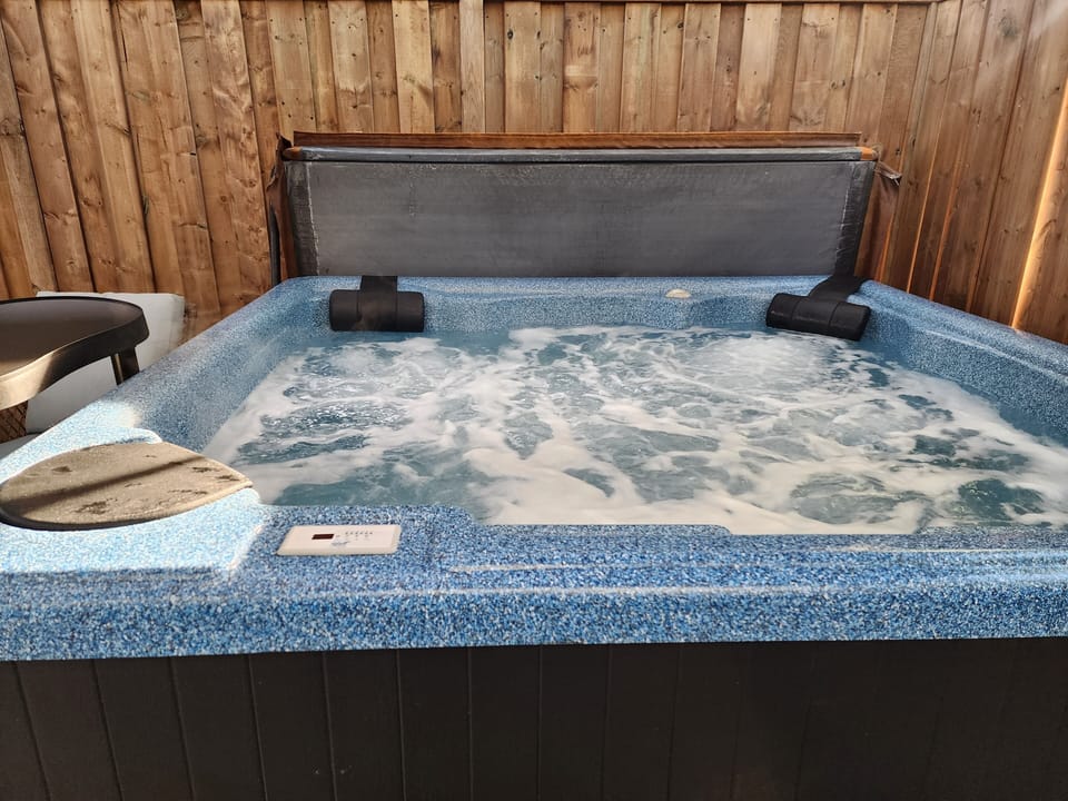 Indoor spa tub