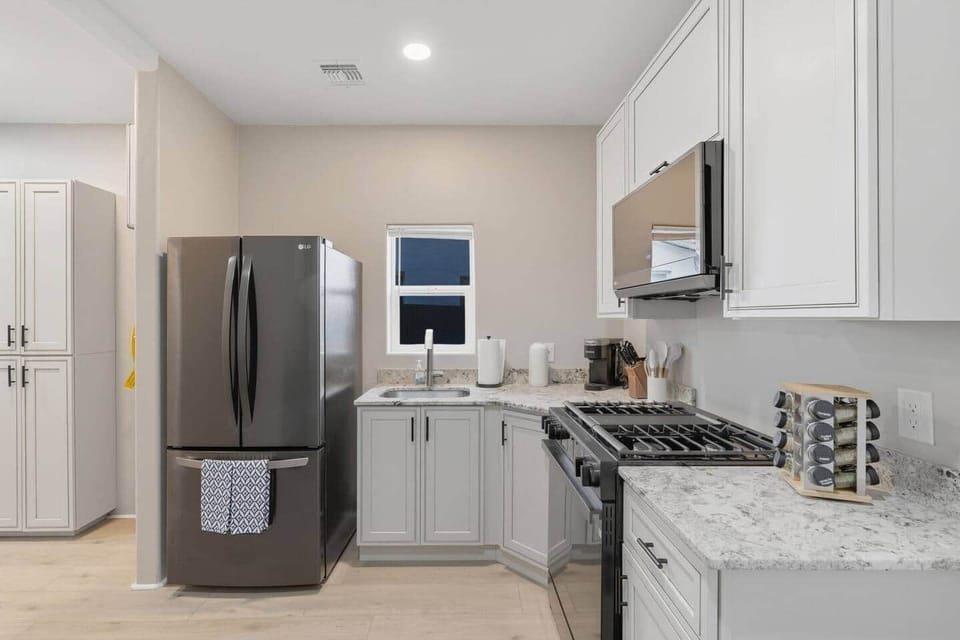 Full Kitchen 