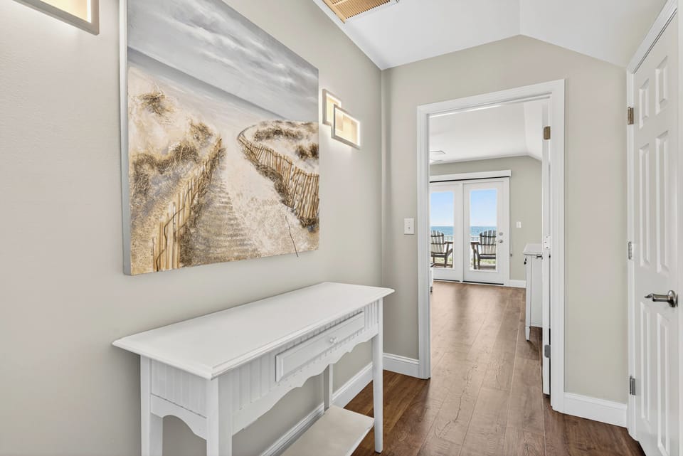 Upstairs hallway to master bedroom ocean side
