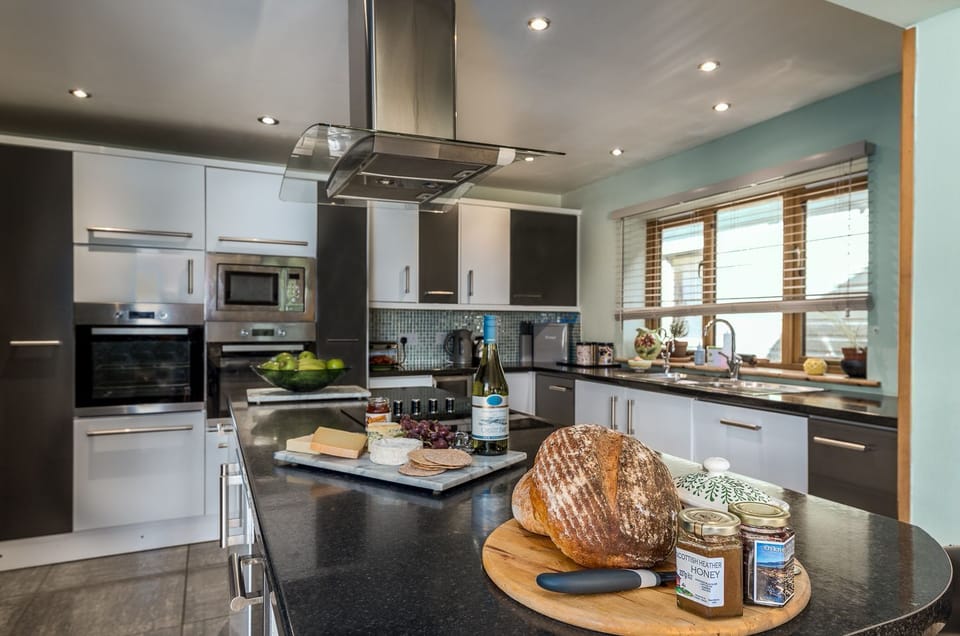 Gulabin House kitchen island