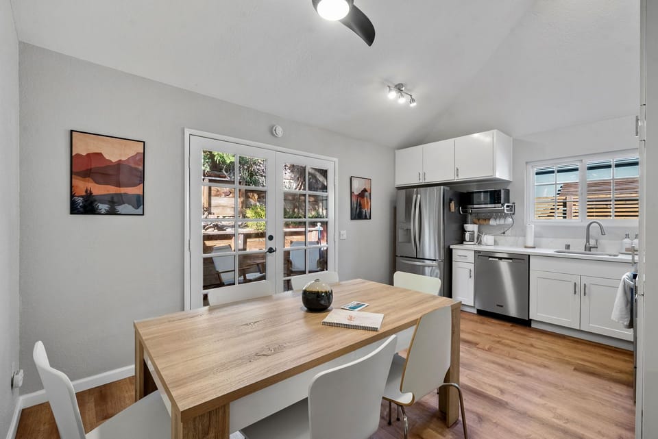 Kitchen and dining combo area. 