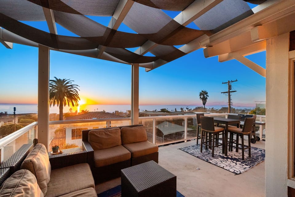 Cozy outdoor lounge with a front-row seat to the sky show