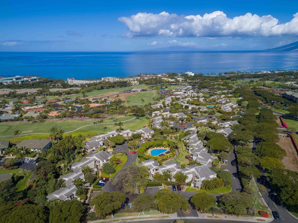 An aerial shot showcasing the great location of Wailea Ekolu in relation to the South Maui coastline.