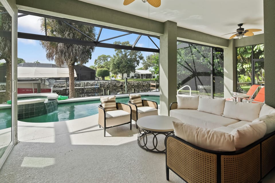 Indoor to Outdoor living the minute you walk through the front door