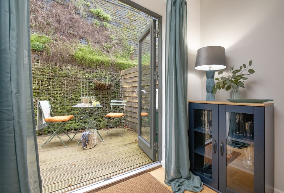 Mariner's Retreat, Dartmouth. Ground floor. Relax and unwind