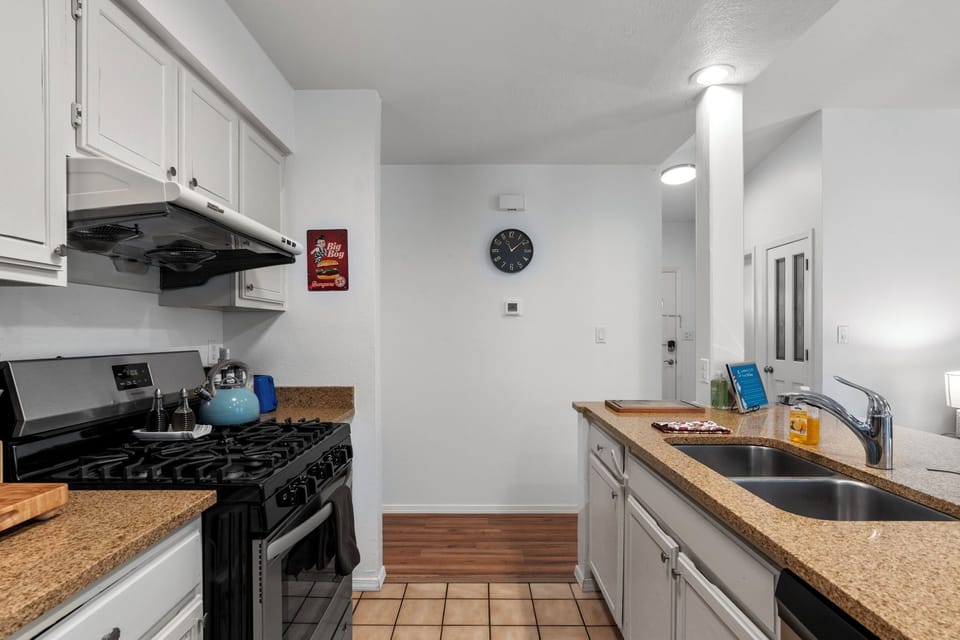 Kitchen - The chef's will appreciate a gas stove