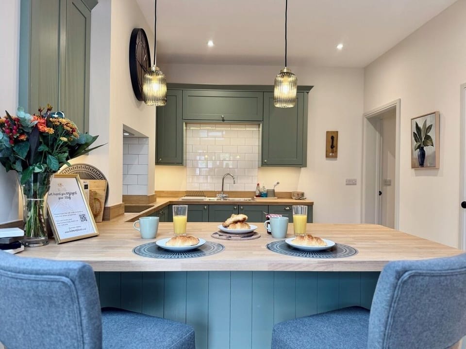 Simple and modern dining setup