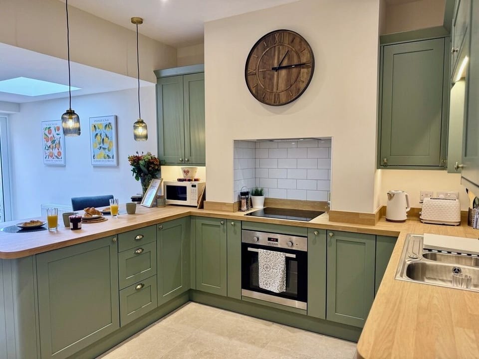 Fully equipped kitchen for cooking
