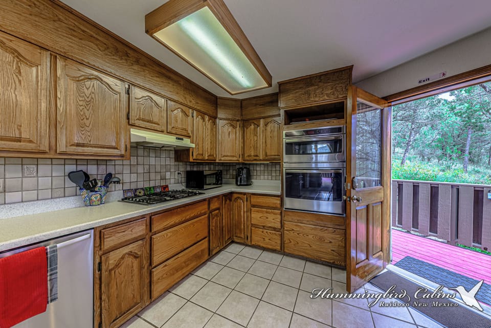 Back entry has 1 step; opens to kitchen