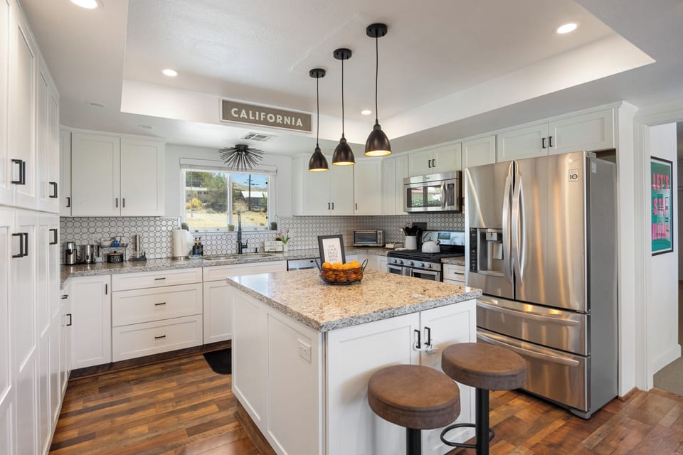 This kitchen island keeps everyone close, whether you're cooking or catching up.