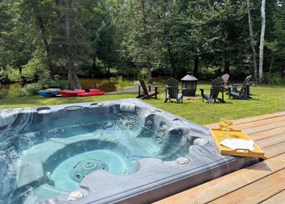 Outdoor spa tub